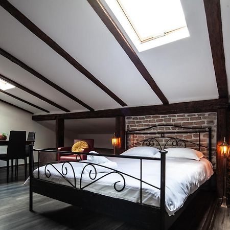 Little Paris Booutique In Old Town Center Brasov Appartement Buitenkant foto