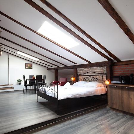 Little Paris Booutique In Old Town Center Brasov Appartement Buitenkant foto