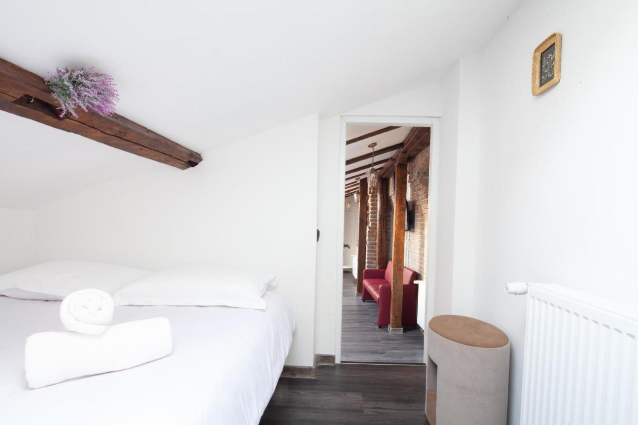 Little Paris Booutique In Old Town Center Brasov Appartement Buitenkant foto