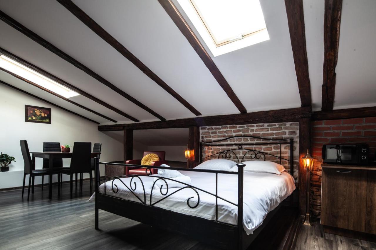 Little Paris Booutique In Old Town Center Brasov Appartement Buitenkant foto