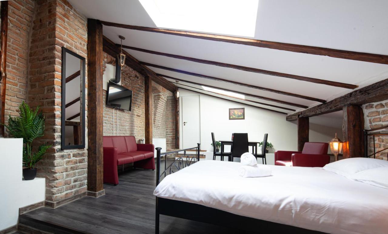 Little Paris Booutique In Old Town Center Brasov Appartement Buitenkant foto