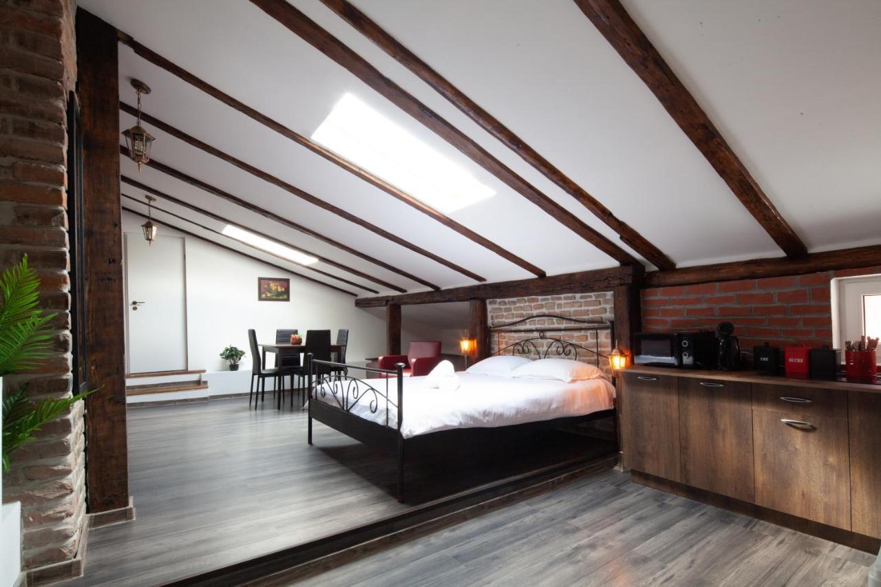 Little Paris Booutique In Old Town Center Brasov Appartement Buitenkant foto