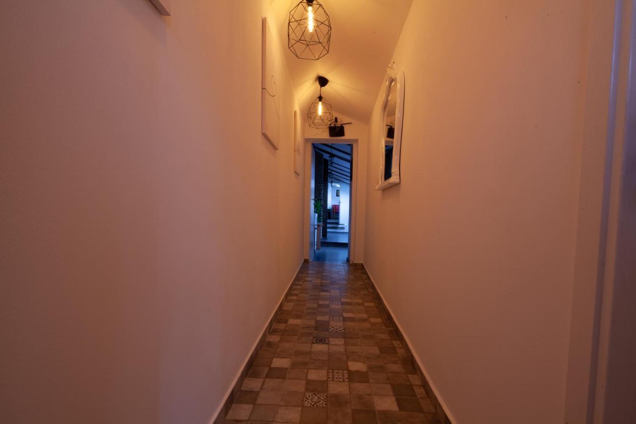 Little Paris Booutique In Old Town Center Brasov Appartement Buitenkant foto