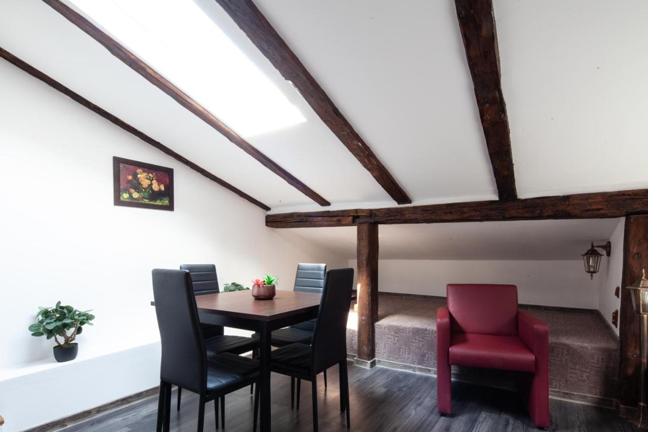Little Paris Booutique In Old Town Center Brasov Appartement Buitenkant foto