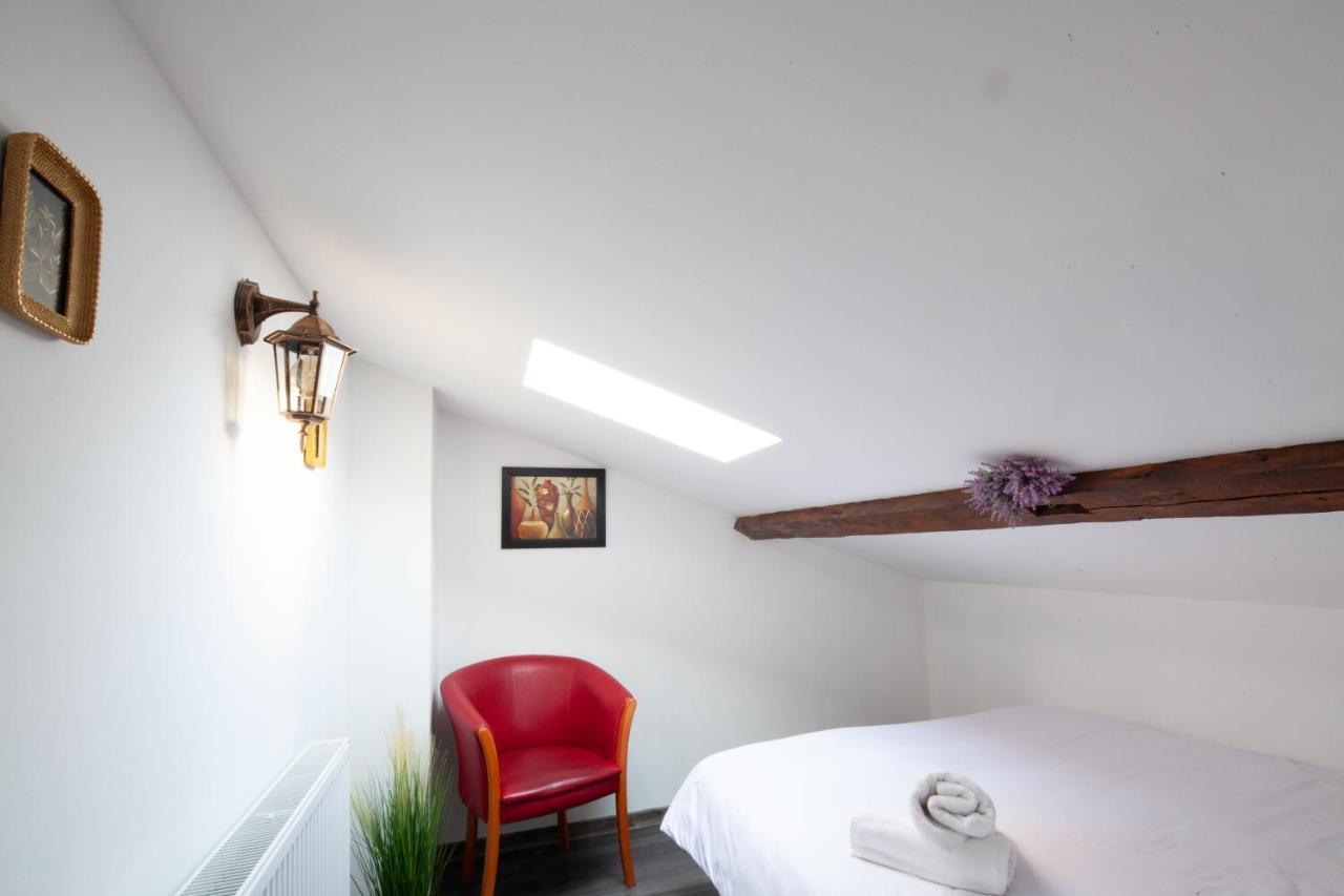 Little Paris Booutique In Old Town Center Brasov Appartement Buitenkant foto