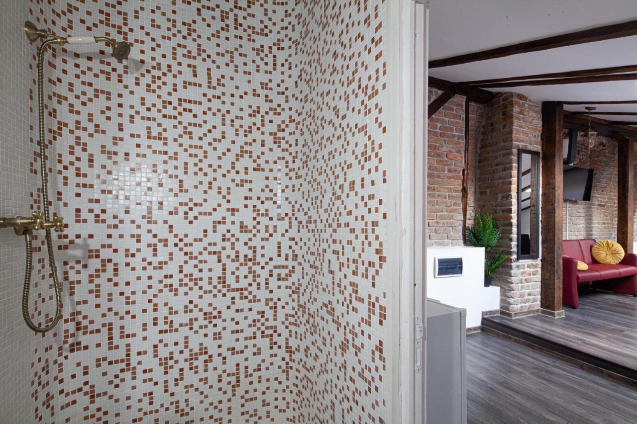 Little Paris Booutique In Old Town Center Brasov Appartement Buitenkant foto