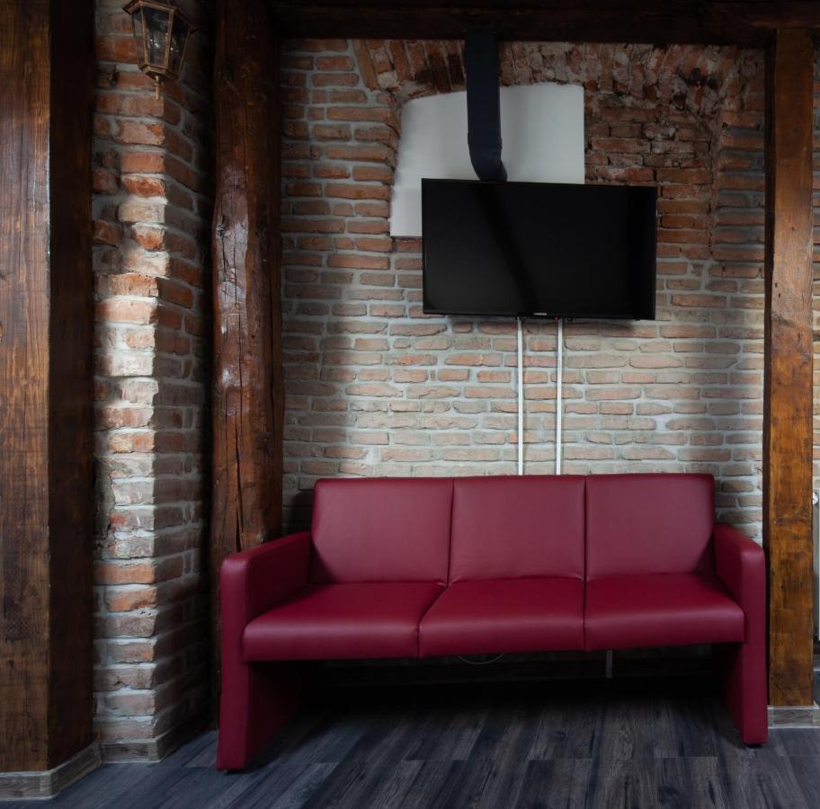 Little Paris Booutique In Old Town Center Brasov Appartement Buitenkant foto