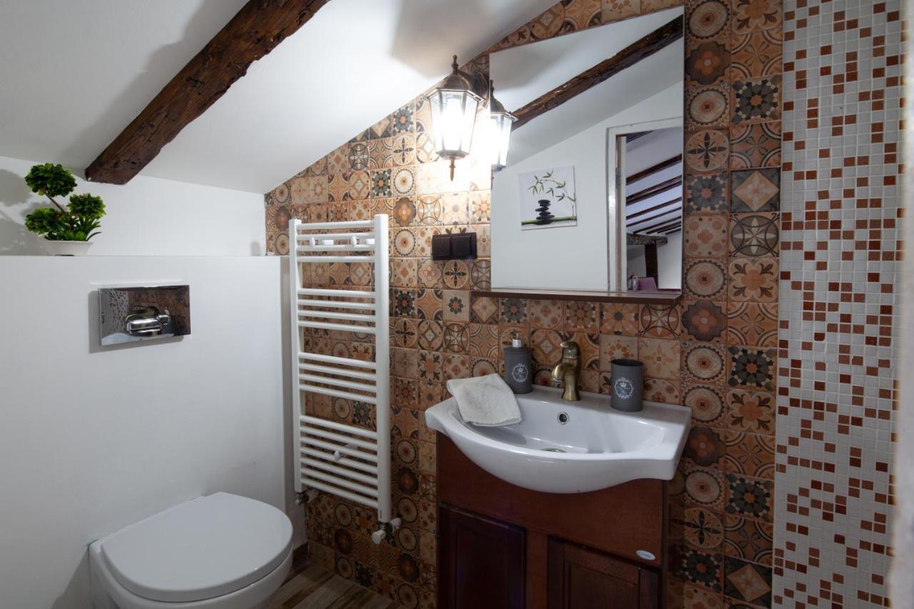 Little Paris Booutique In Old Town Center Brasov Appartement Buitenkant foto