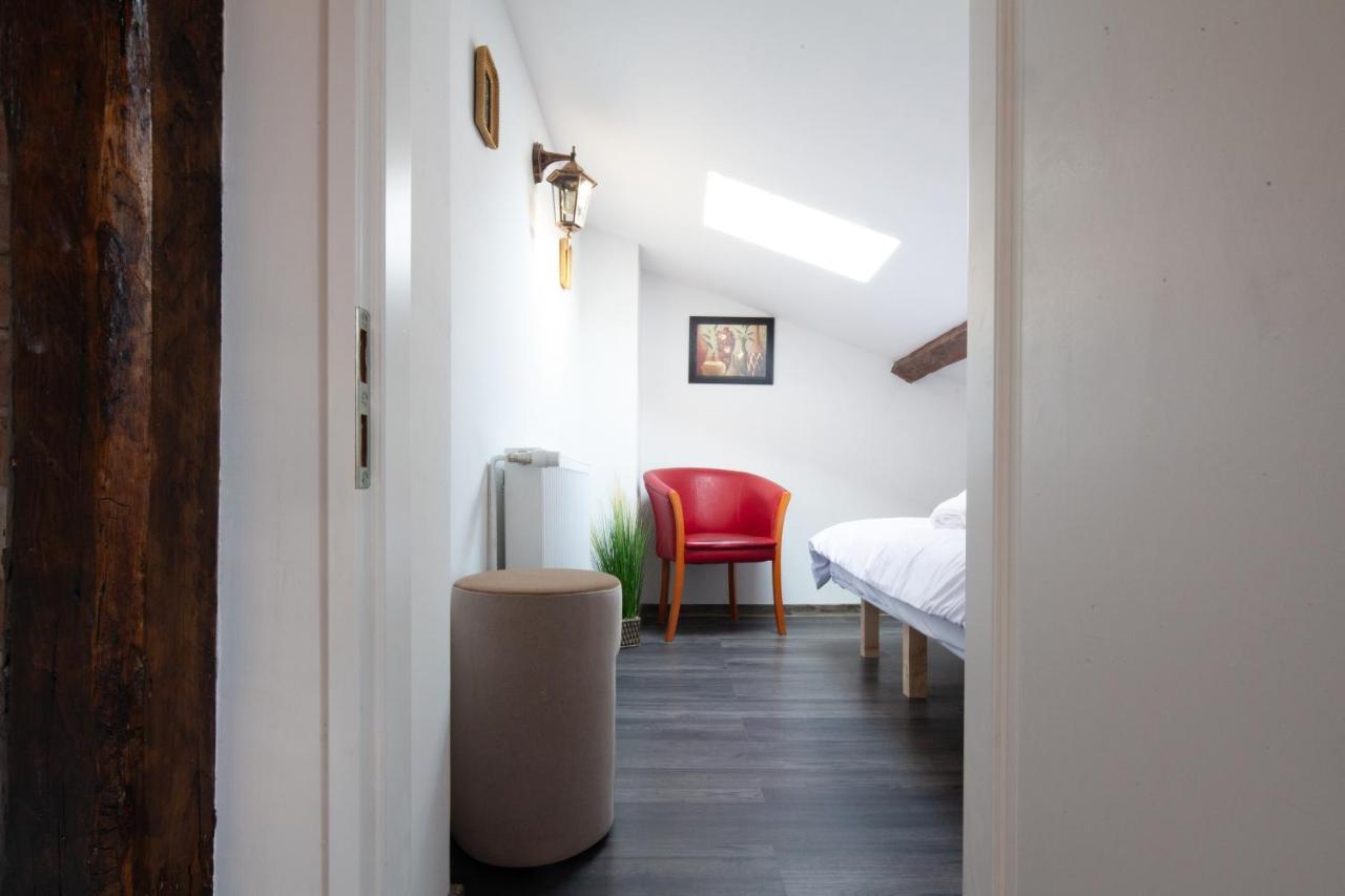 Little Paris Booutique In Old Town Center Brasov Appartement Buitenkant foto